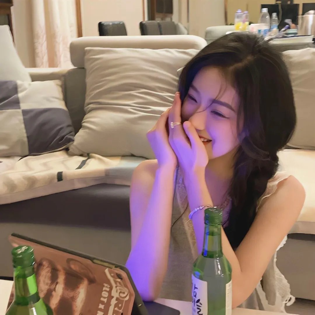 明星离婚传闻被曝官宣恋情引爆服务器，凌晨社交平台画面流出